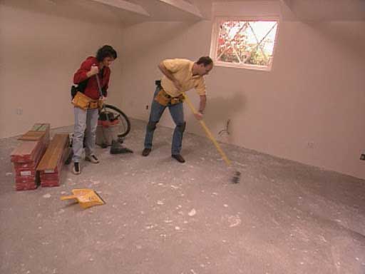 Xử lý bề mặt nền nhà trước khi lát sàn gỗ