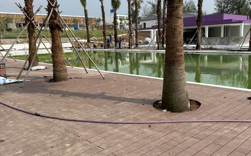 Thi công sàn gỗ nhựa ngoài trời