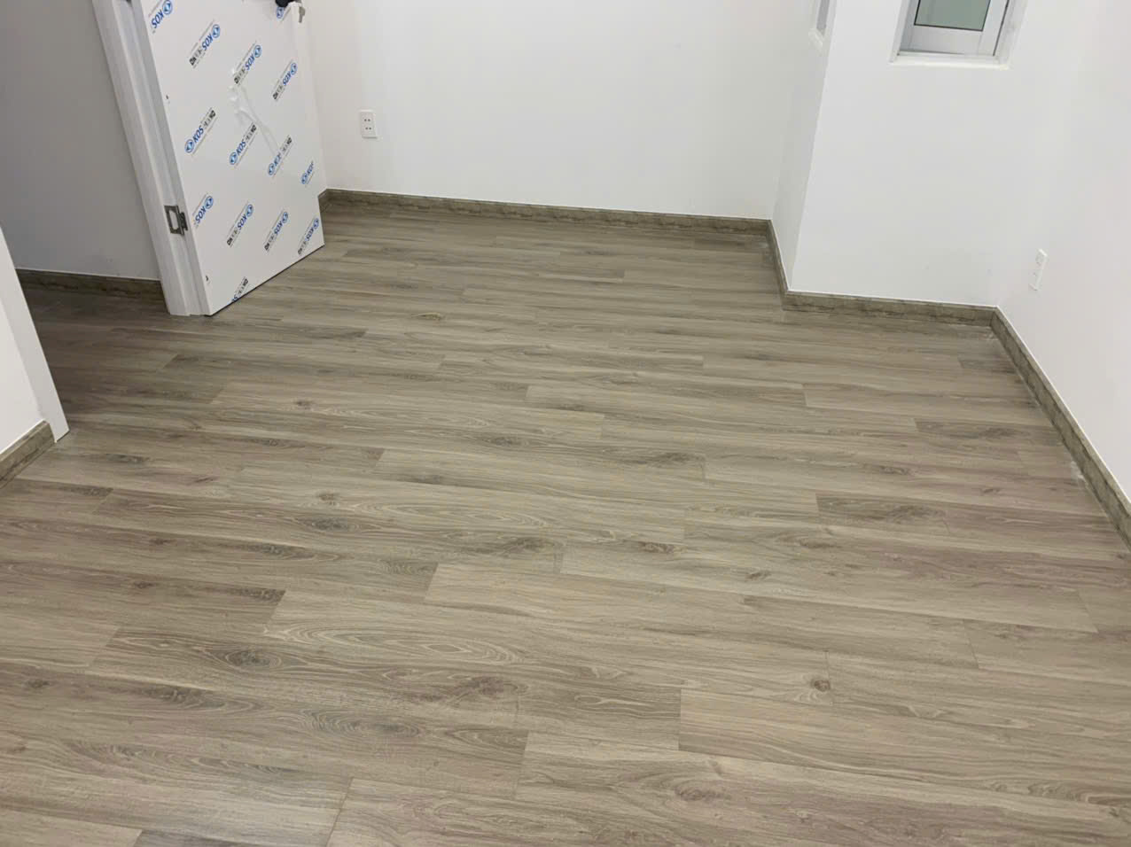 Dịch vụ thi công sàn gỗ công nghiệp tại phường Sài Gòn